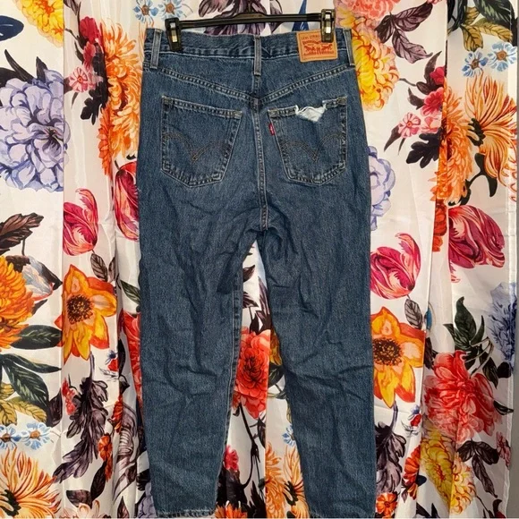 Levi’s High Waisted Mom Jeans - Picture 2 of 7